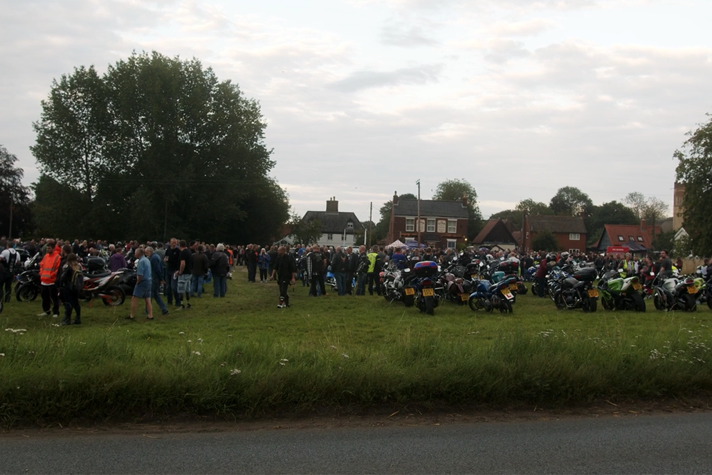 Legendary racer Carl Fogarty makes surprise visit to popular bike meet-up