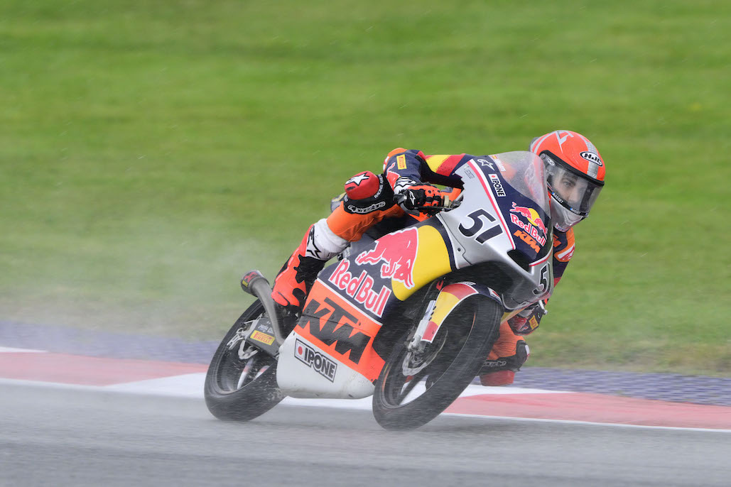 Uriarte snatches wet win from Pratama in Red Bull Rookies Cup Race 1