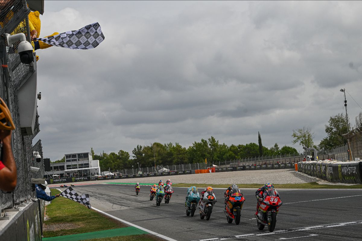 Moto3: Piqueras pounces to claim crucial win in Barcelona