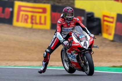 British Superbikes: Redding holds off Ray by 0.094s ahead of Race 1 at Brands Hatch decide British Superbikes: Redding holds off Ray by 0.094s ahead of Race 1 at Brands Hatch decide