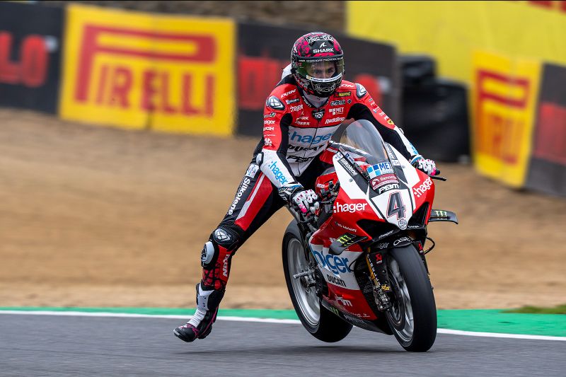 British Superbikes: Redding holds off Ray by 0.094s ahead of Race 1 at Brands Hatch decide British Superbikes: Redding holds off Ray by 0.094s ahead of Race 1 at Brands Hatch decide
