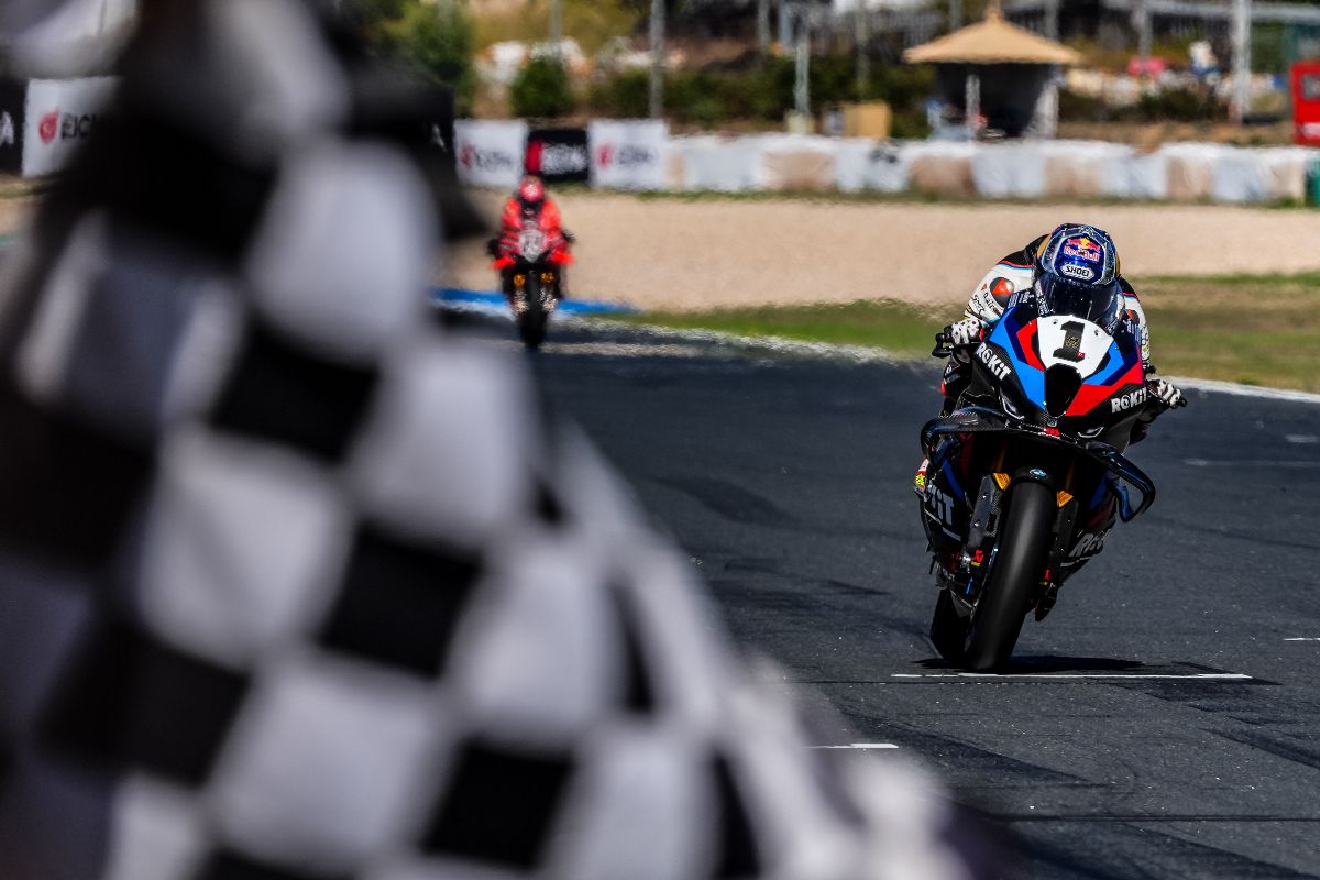 WorldSBK: Razgatlioglu strengthens title grip with Race 1 victory