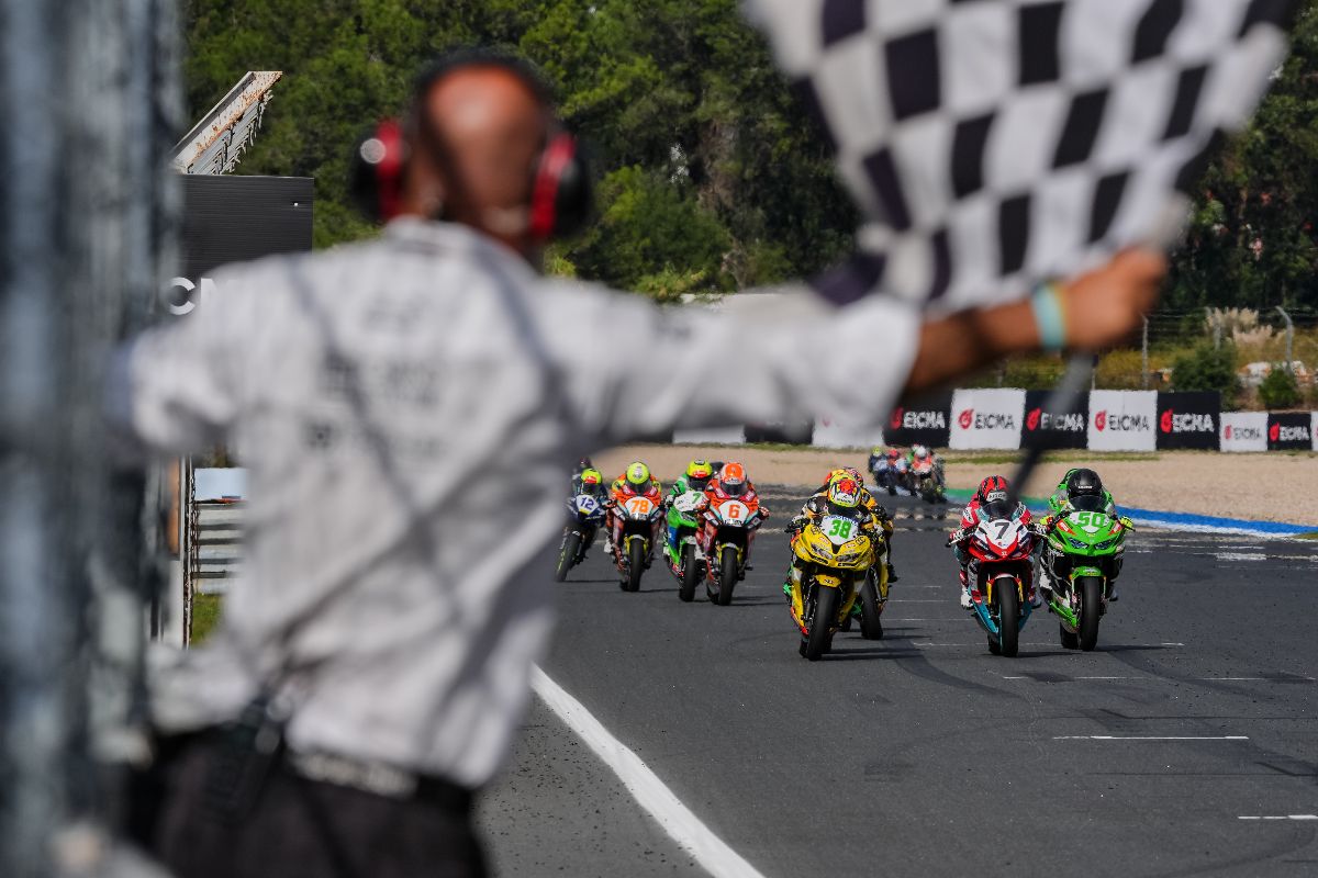 WorldSSP300: Thompson wins the drag race to the line