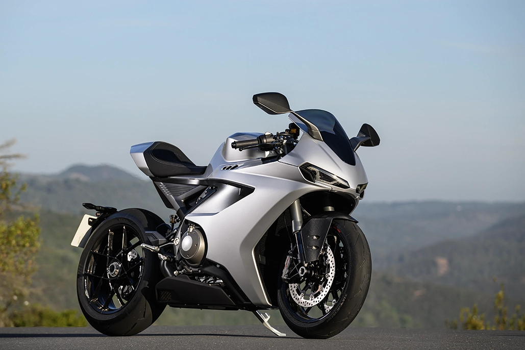 Manx R Superbikes Arrive At Norton Retailers Across The Uk