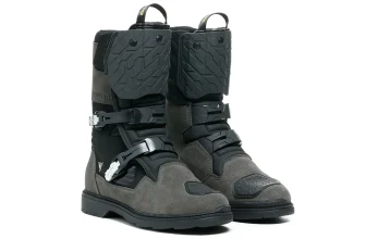 Dainese Overyond Xt Gtx: The All-Terrain Commuter Boot