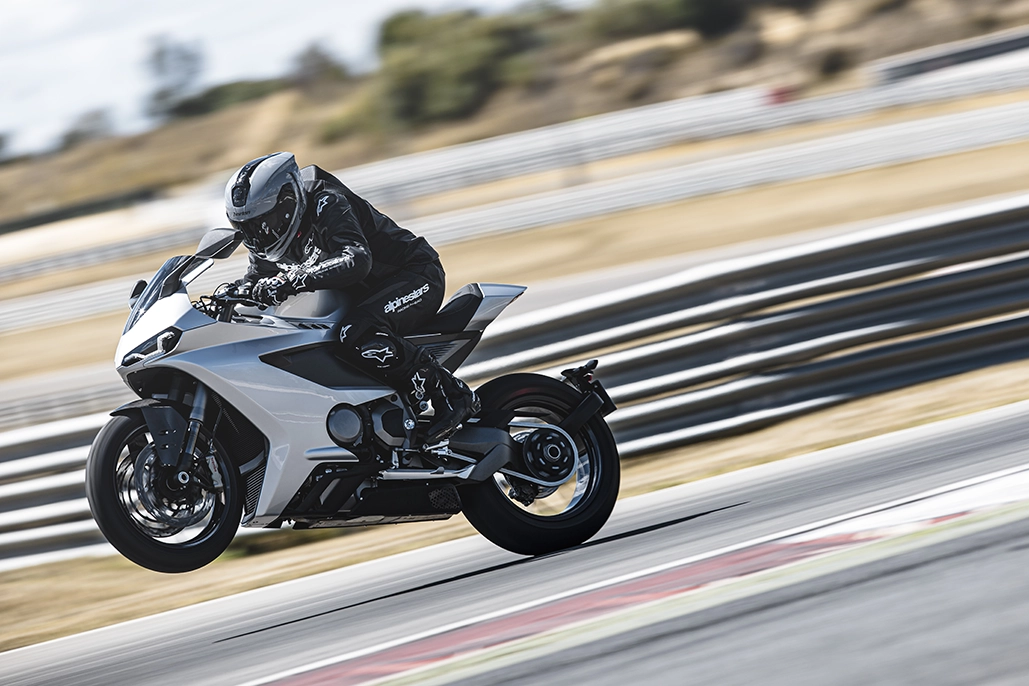 How Motorcycles Engineered The Manx R Around Real Riders