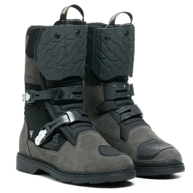 Dainese Overyond XT GTX: The All-Terrain Commuter Boot
