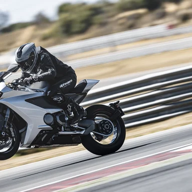 How Norton Motorcycles Engineered the Manx R Around Real Riders