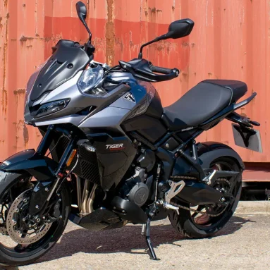 Tiger Sport 800 Fly Screen and Bar Risers from Pyramid